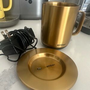New 10 oz Gold Ember mug . Opened box but never used. Comes with charger